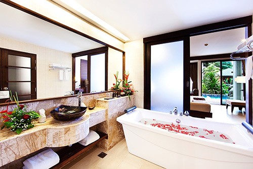 Pool Access Room