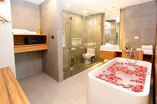 Pool Access Room