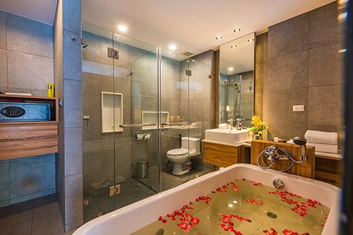 Pool Access Room